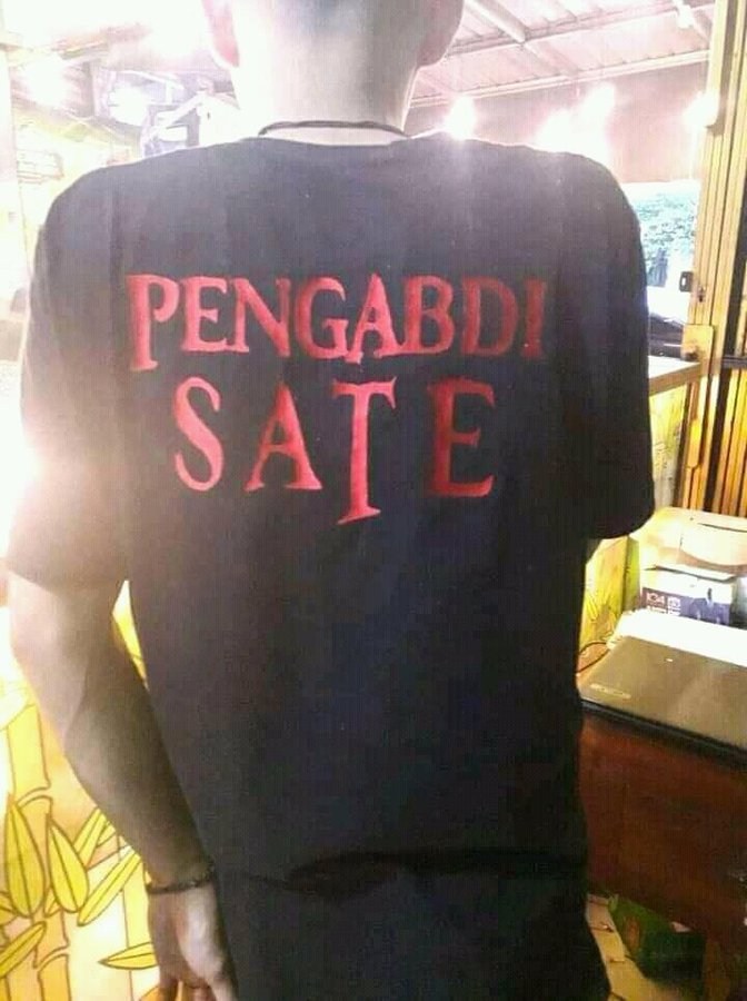 Tulisan dibaju pedagang ini bikin kamu ngakak abis